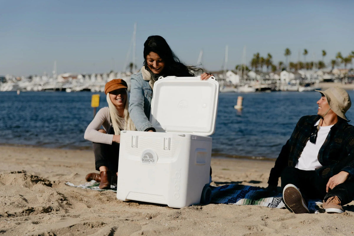 Igloo 52 QT 5-Day Marine Ice Chest Cooler With Wheels, White